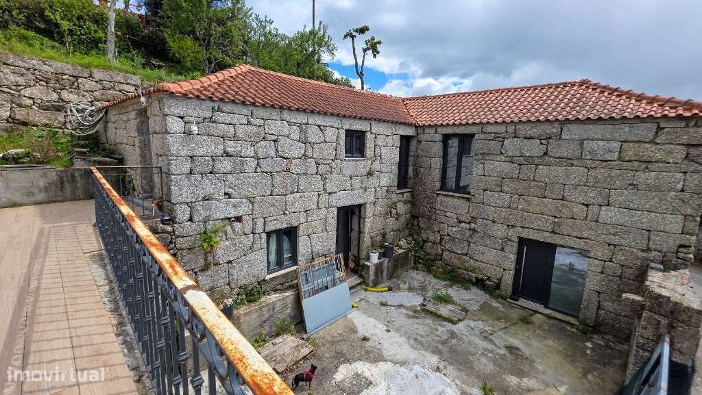 Moradia Ind. V4 p/ concluir c/ piscina - Pinheiro-27