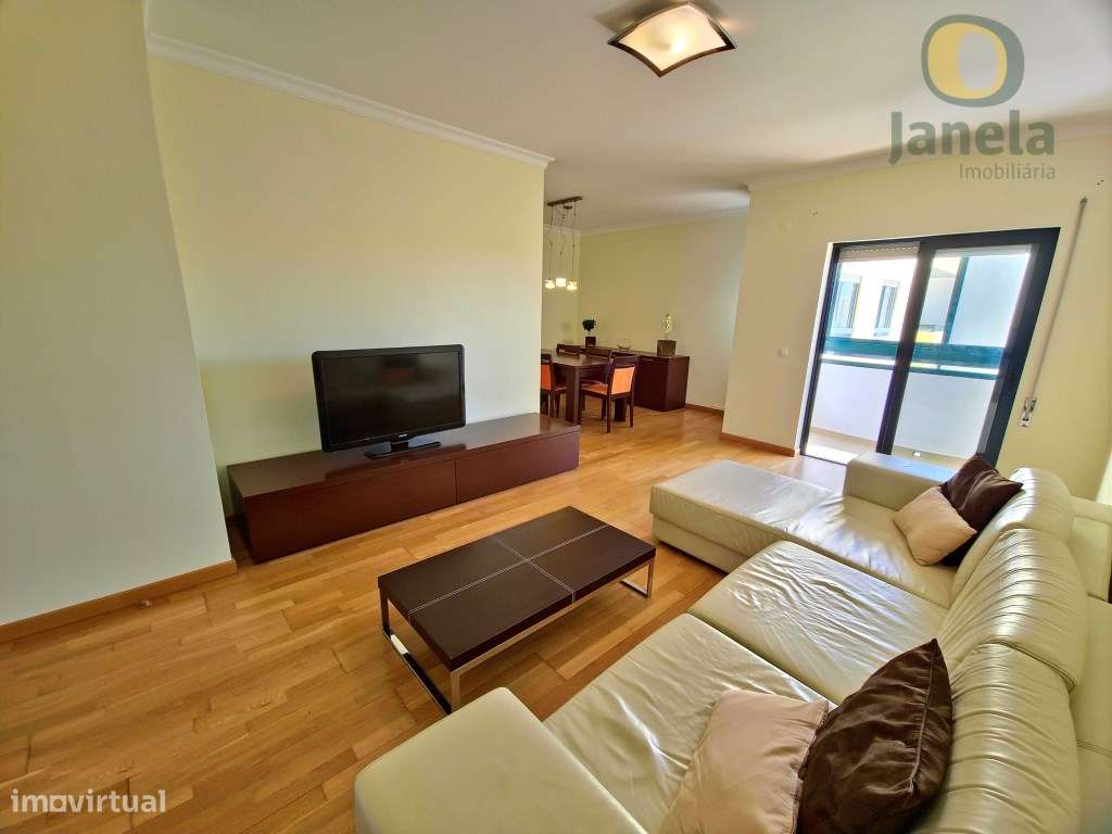 T2 grande com muita luz, duas varandas e boa localização em Faro-4