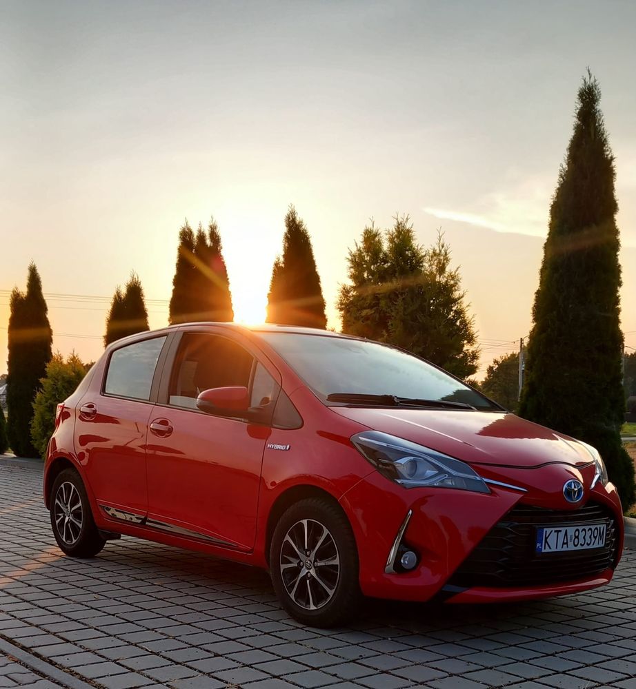 Toyota Yaris III (2011-2019) Hybrid 100 Business Edition 2018