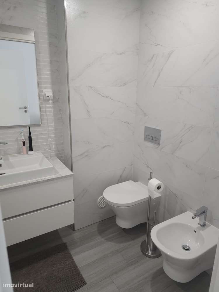 Apartamento T3 com varanda, ar condicionado e elevador-2