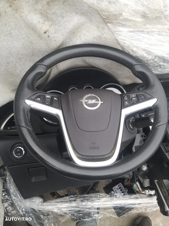 Plansa de Bord pentru Opel Astra J din 2011 - 2