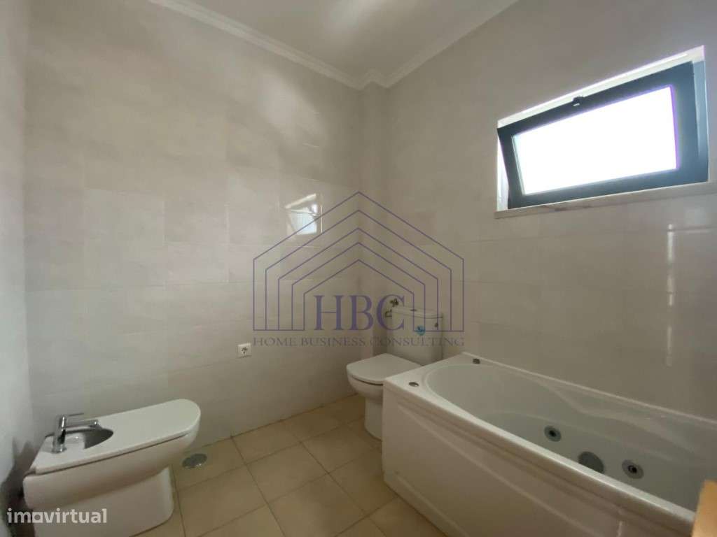 Moradia T5 Moderna e Remodelada no Feijó - Espaço, Conforto e Exclu...-48