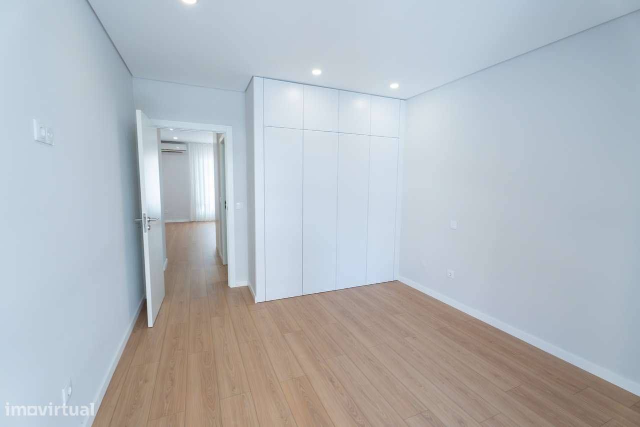 Apartamento T2 Renovado no Centro de Estarreja-12