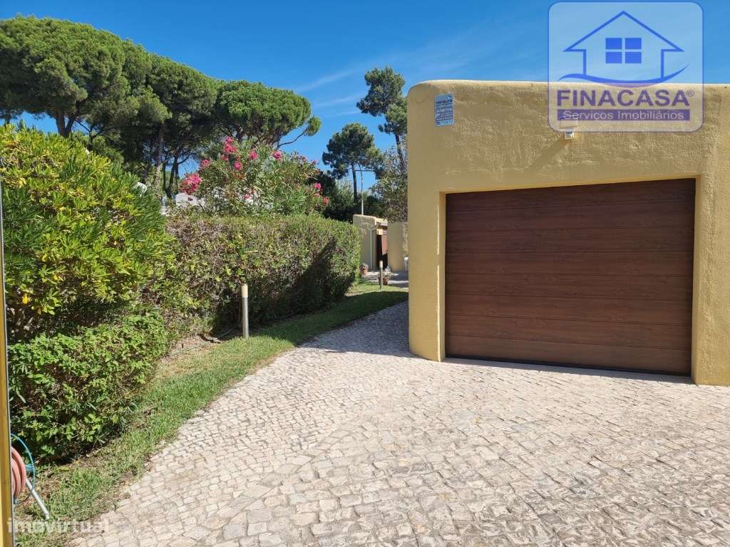 Moradia V3 toda térrea isolada com piscina,jardim e garagem - Vilam...-6