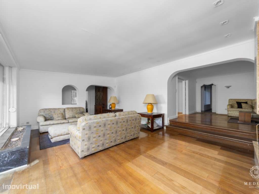 Moradia Clássica T-5 em Canelas - Grande imagem: 4/44