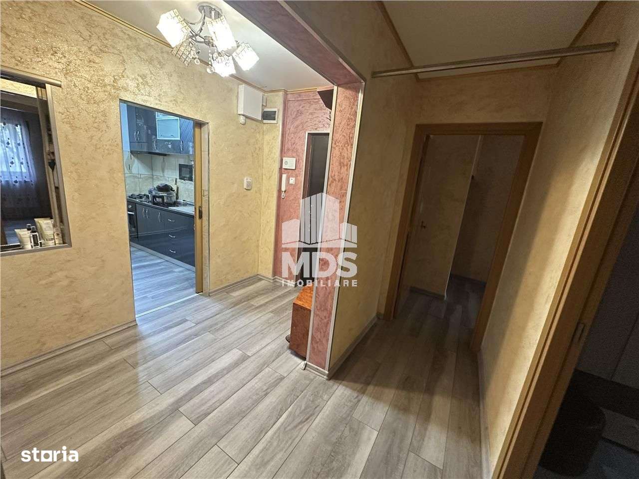 Decomandat la et 2\/4 mobilat complet linga piata Doina-3