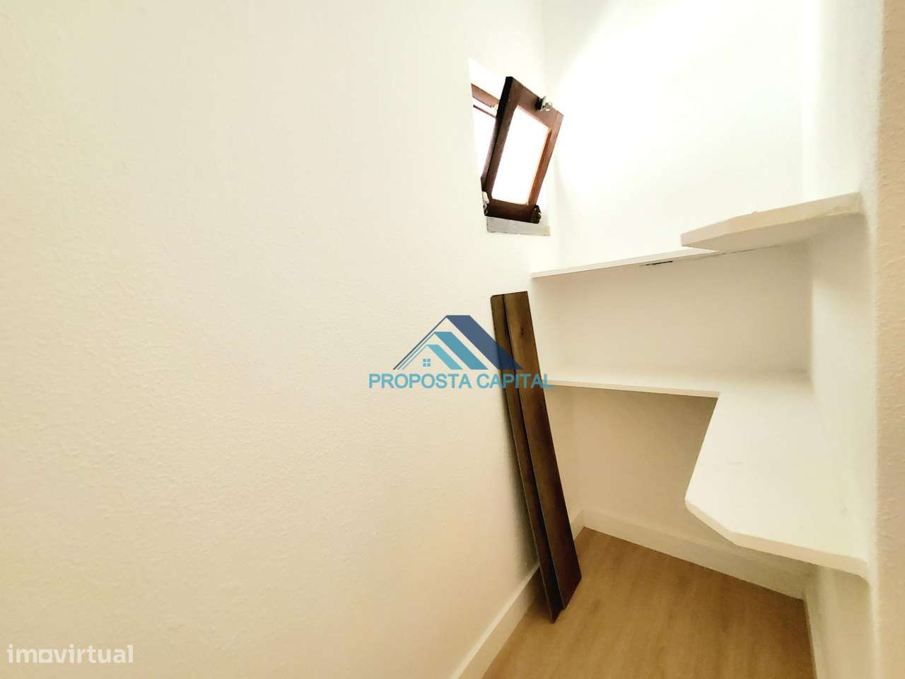 Apartamento T2 Totalmente Remodelado | Centro Sesimbra 200m da Praia-9