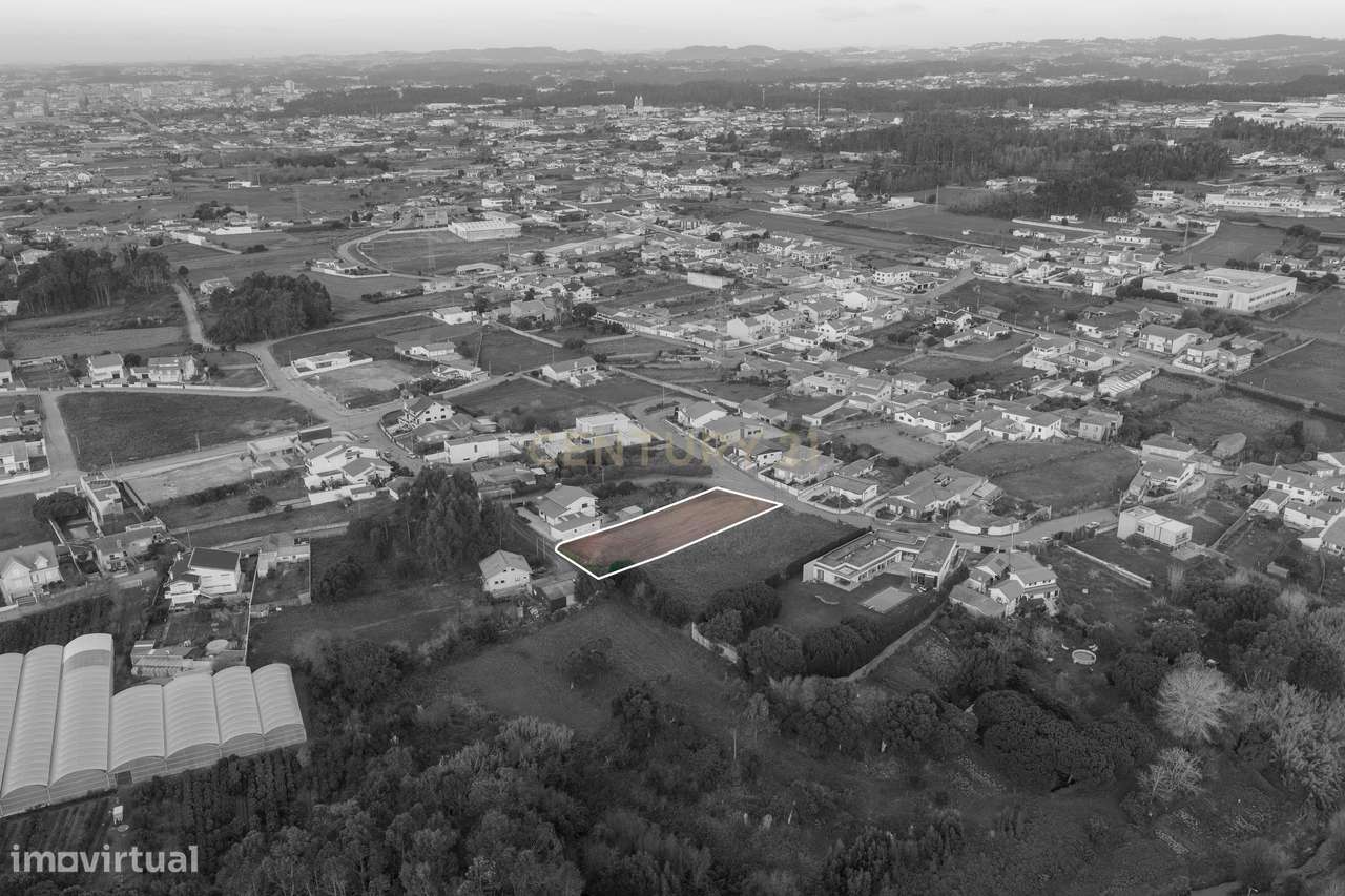 Terreno Urbanizável para moradia de 4 frentes em Paramos-Espinho-9