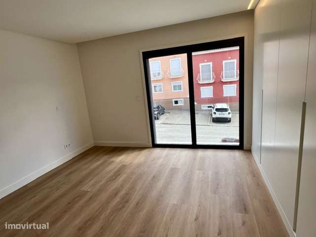 3 Apartamentos T2+1-18