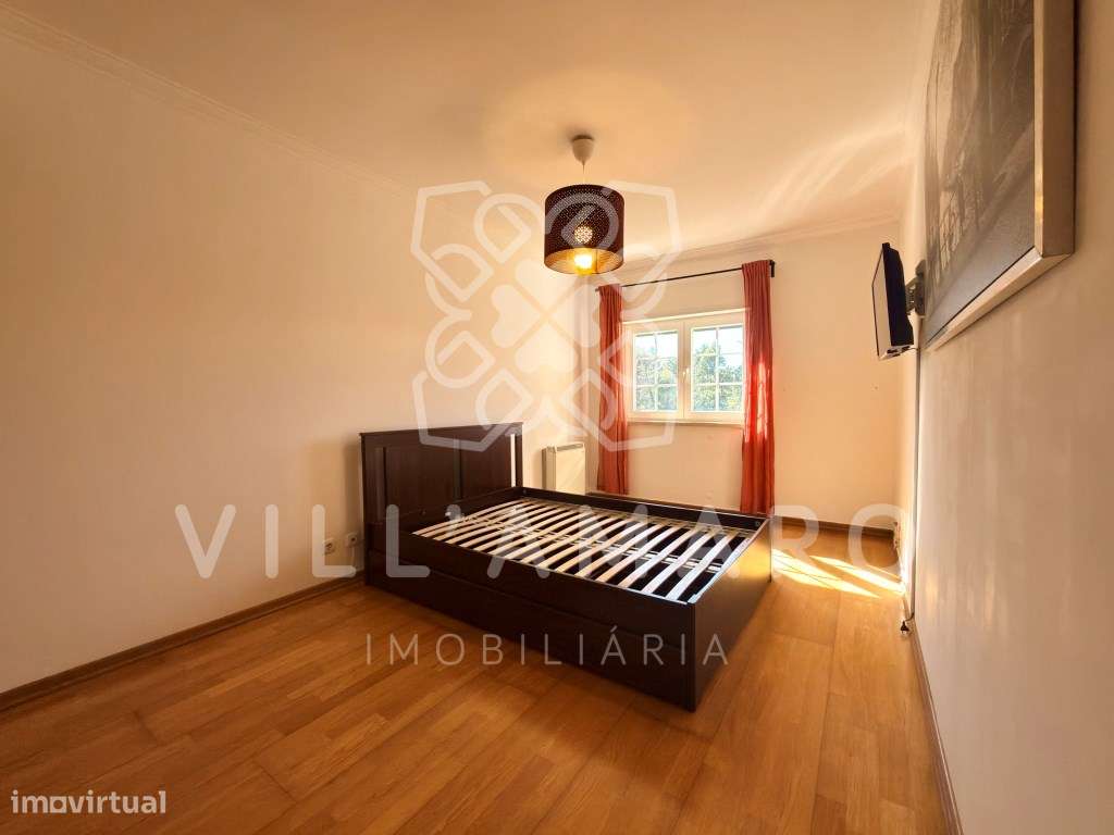 Apartamento T3 com Varanda, Arrecadação e Parqueamento-16