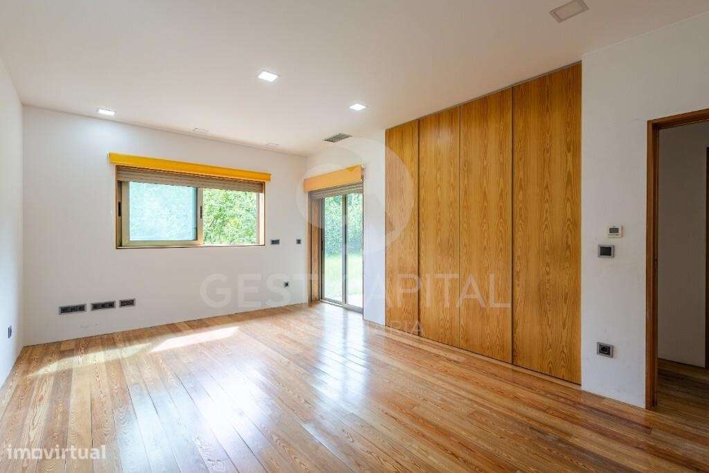 Moradia T4 Térrea de Luxo em Pedra com Terreno, Garagem e Levada Natur-18