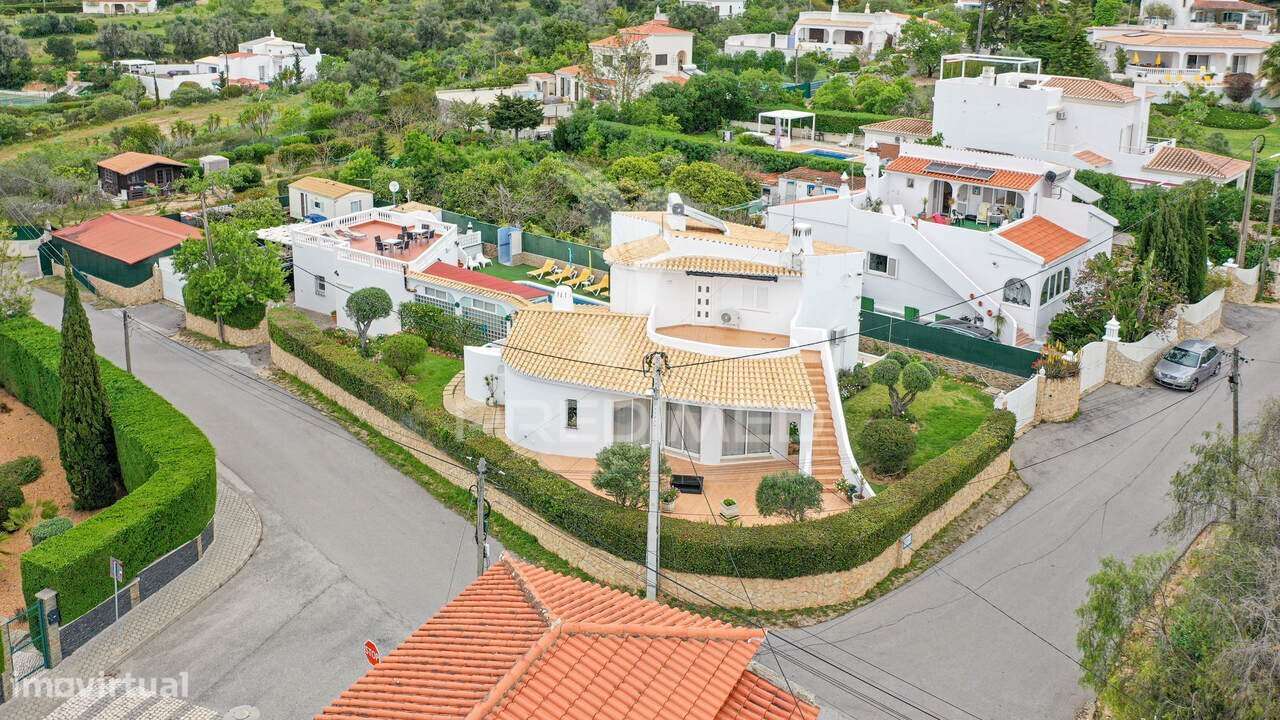 Moradia T4 com Piscina Aquecida em Carvoeiro - Grande imagem: 2/38