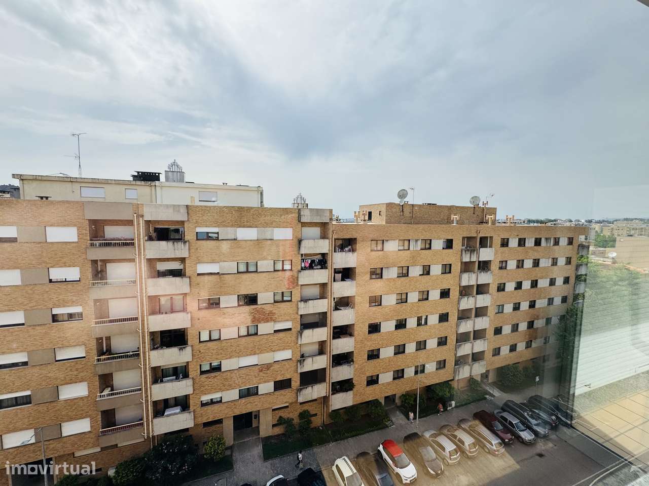 Apartamento T3 com varanda e garagem em Braga-12