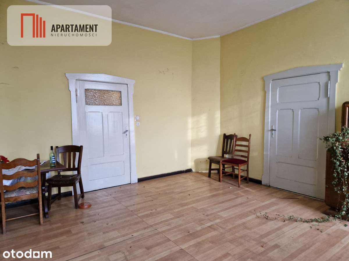 Dom w stylu dworkowym z dużą działką-4