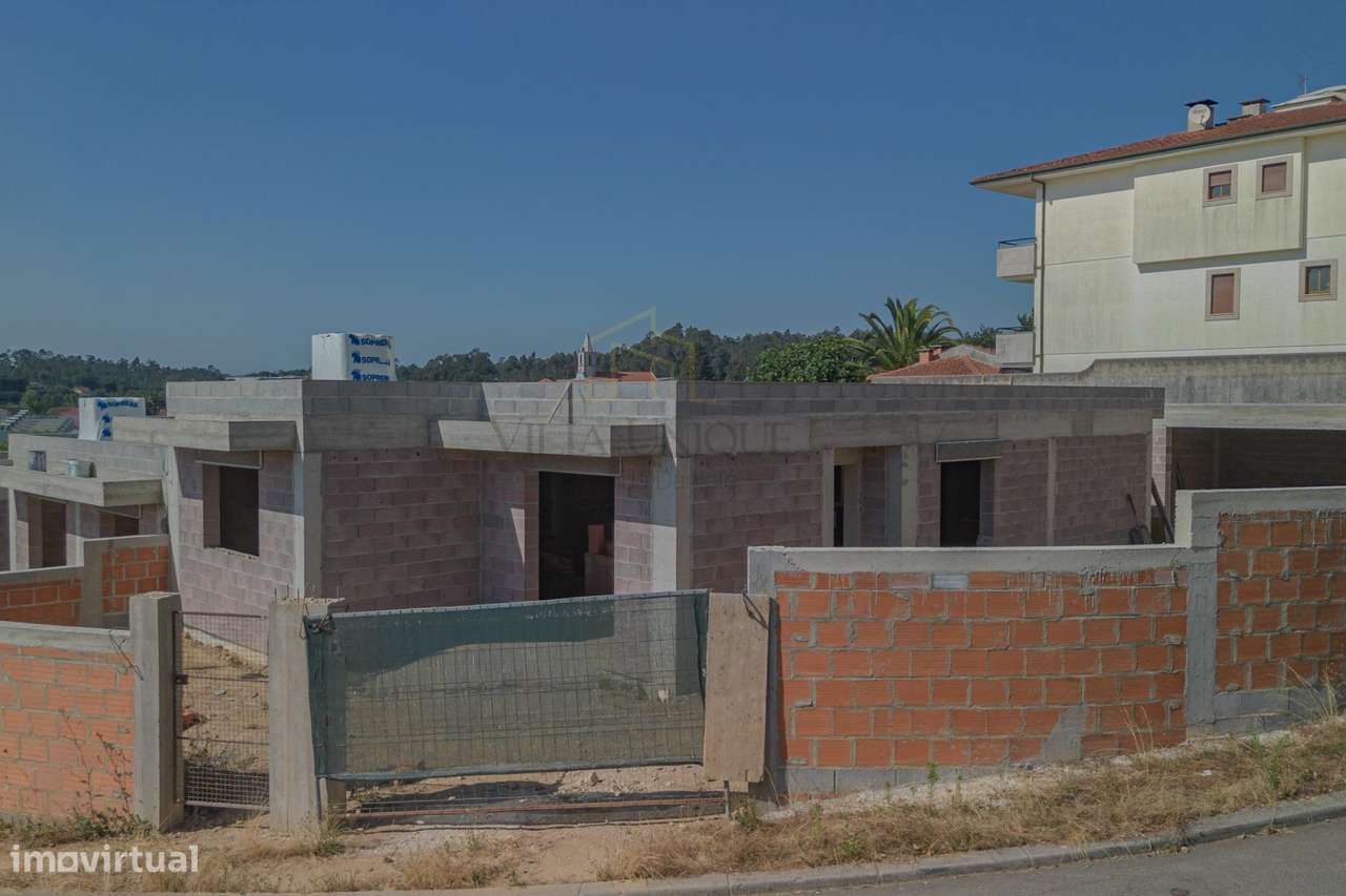 Moradia T3 Nova em Travanca Santa Maria da Feira-18