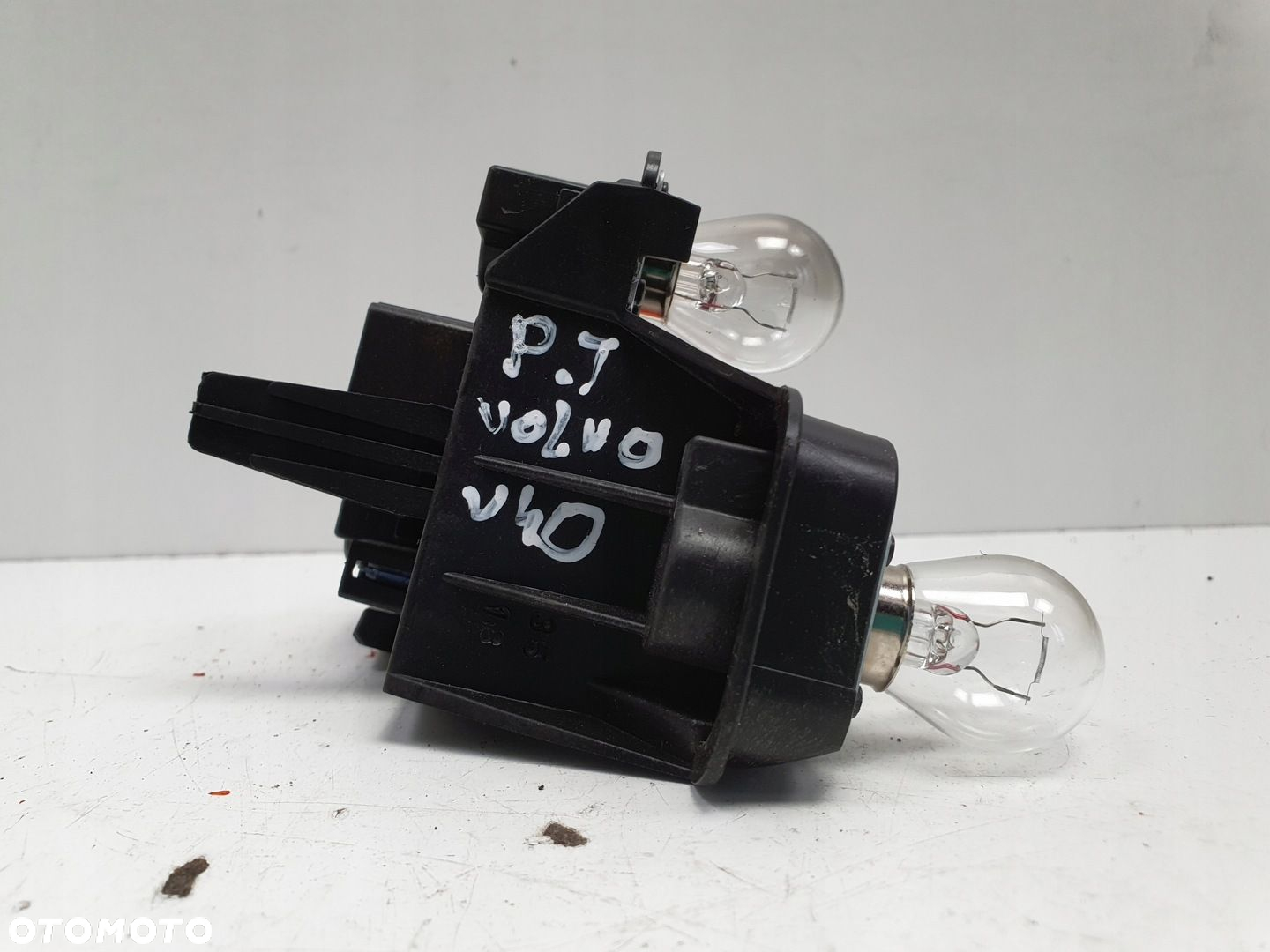 Volvo V40 II WKŁAD TYLNEJ LAMPY ŻARÓWKI TYLNEJ PRAWEJ PRAWY TYŁ 31299833 - 3