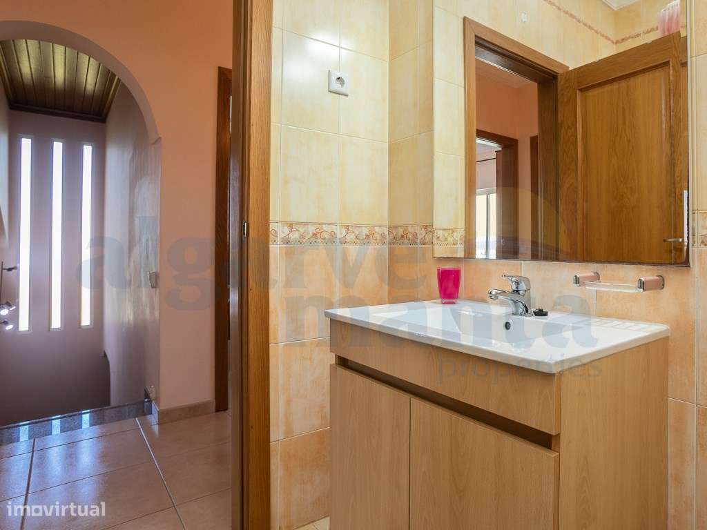 Andar de Moradia T2+1 perto da Praia da Lota, Algarve-18