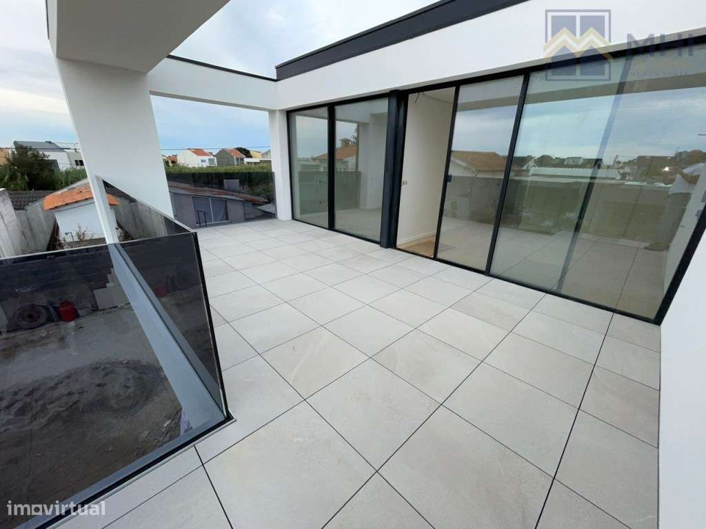 Moradias de Luxo T4 +1 a 500 metros da praia em Canidelo-44