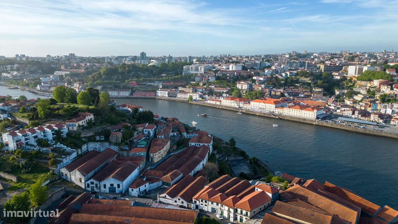 T2 +1 com 102 m² | Varanda | Perto do Metro e Baixa Ribeirinha-25