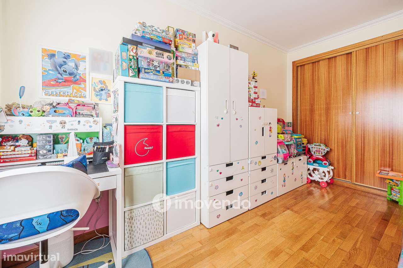 Apartamento T2, com estacionamento e arrecadação, em Vialonga-29