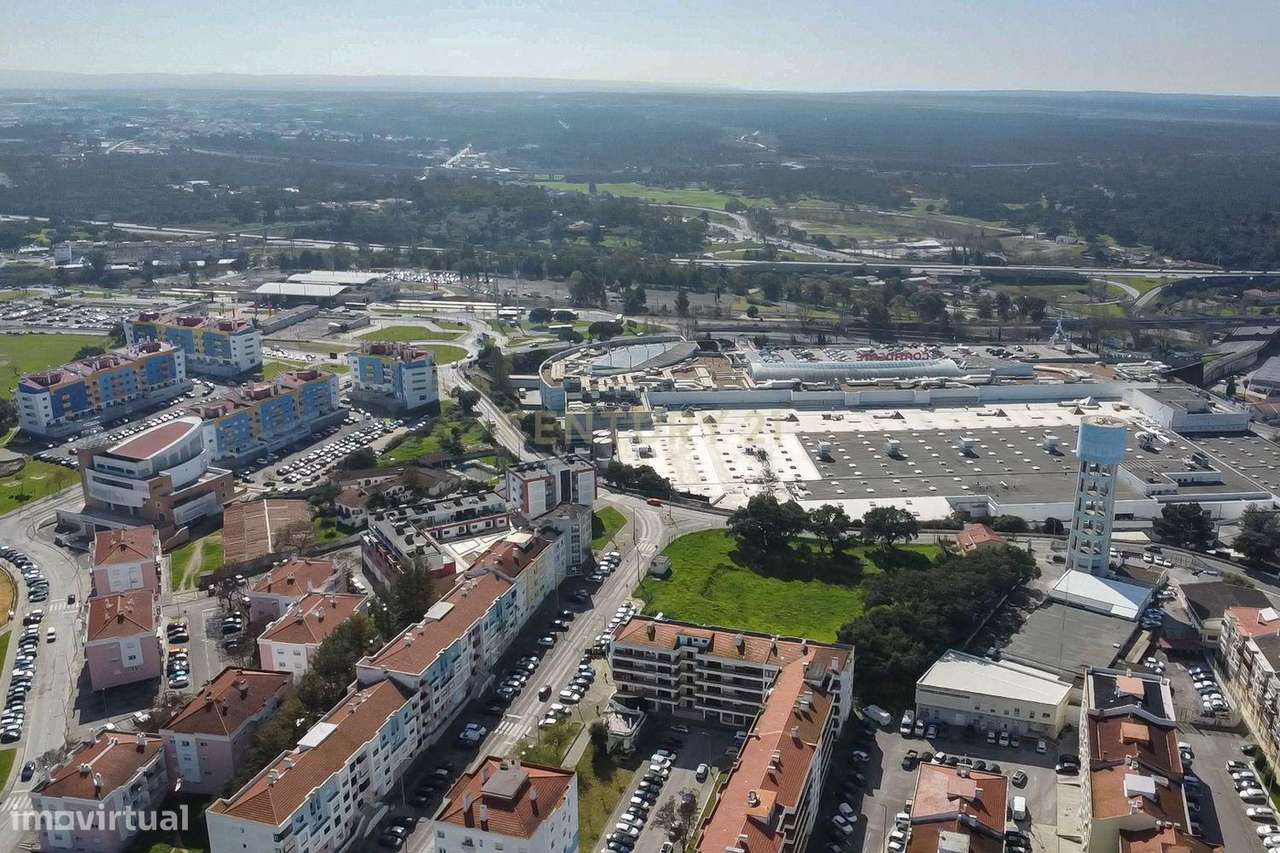 T3 Remodelado com Varanda e Vista para Lisboa – Torre da Marinha, Seix-28
