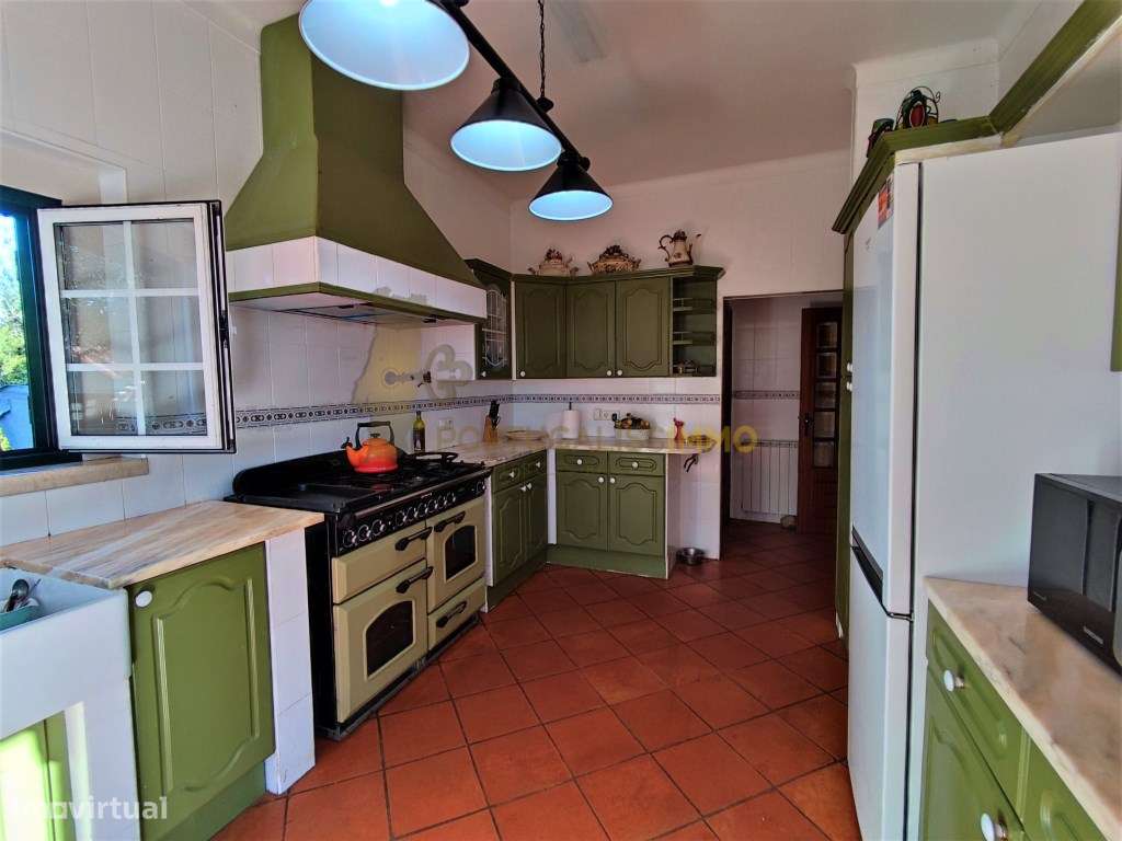 Vende-se: Elegante moradia térrea com anexo e piscina aquecida - Cu...-12