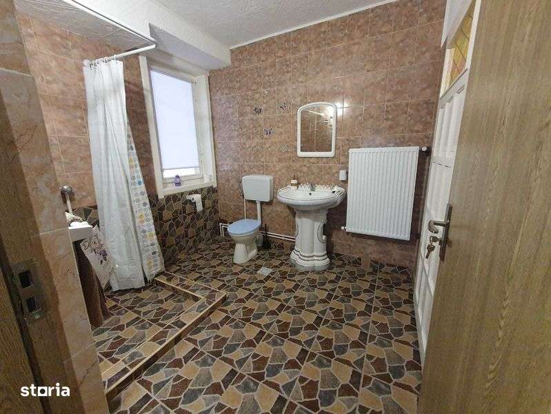 Casa / Pensiune De Inchiriat Pentru Muncitori - Imagine principală: 4/8