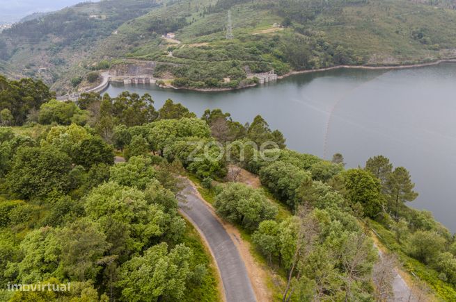 Terrenos Urbanos em Lindoso-13