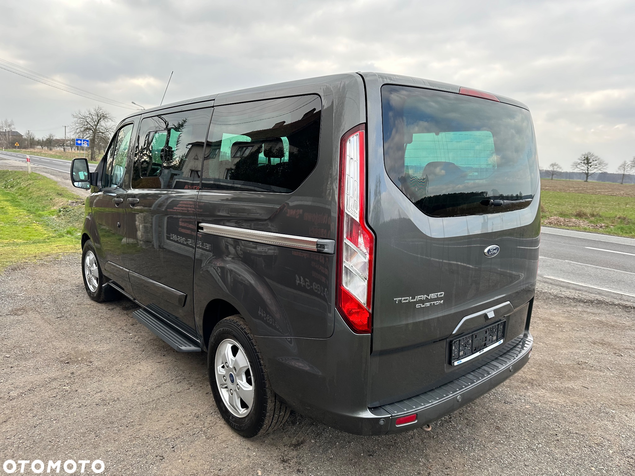 Ford Tourneo Custom - 3