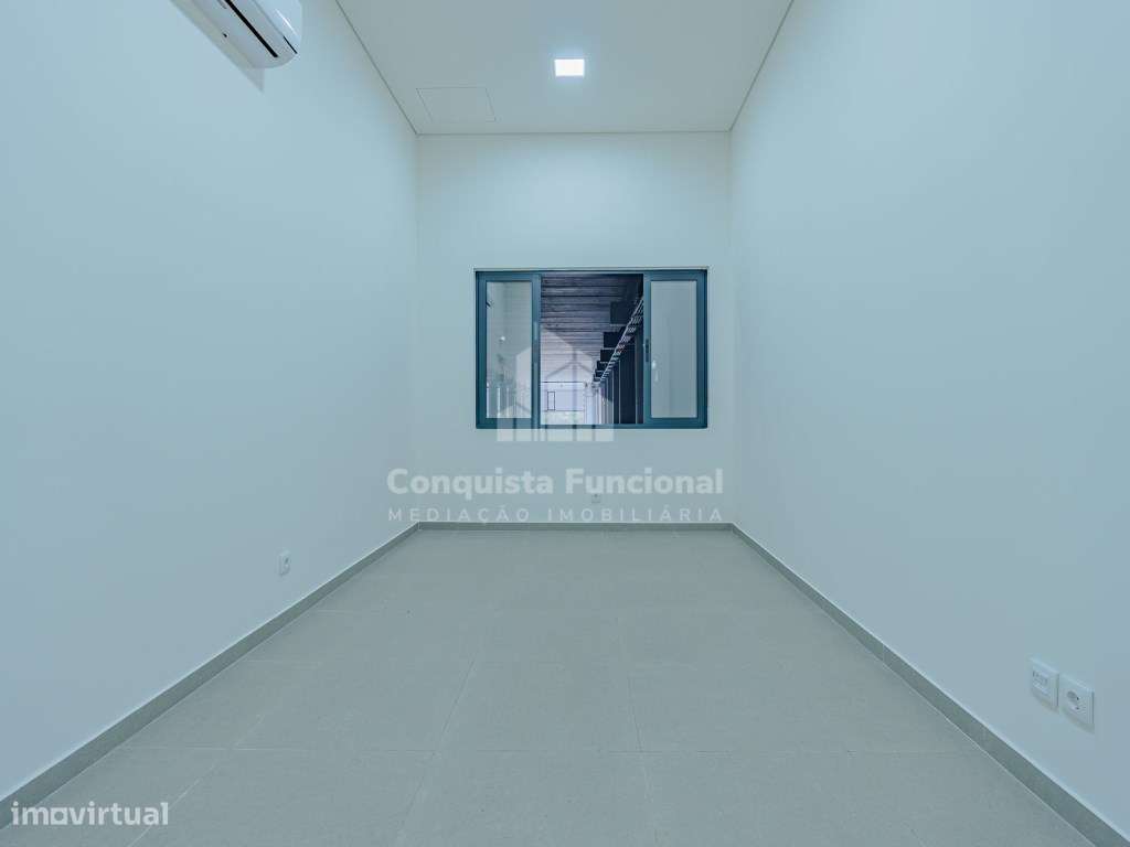 Pavilhão Industrial Moderno - Z.I. Vila Maior, S.M. Feira-9