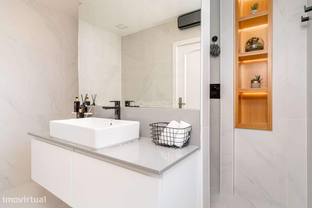 Moradia T5 renovada em condomínio fechado com piscinas, campo de ténis-33