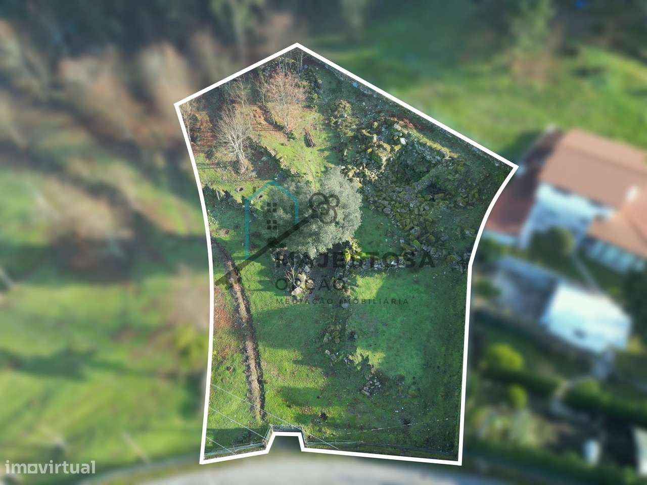 Terreno Urbano com 1.335 m² — Arosa, Guimarães-2