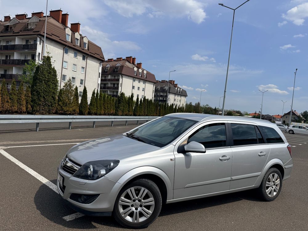 Opel Astra H 1.8 Innovation 2010