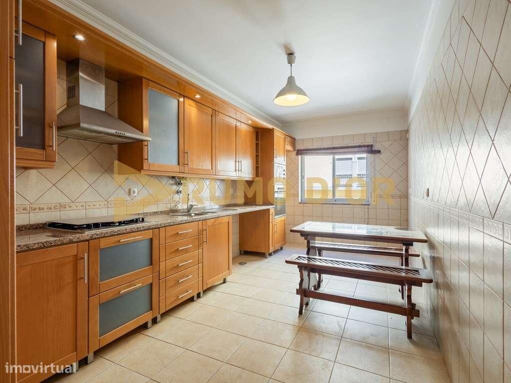 Apartamento T2 com Garagem para 2 Carros em Barnabé - Alenquer-6