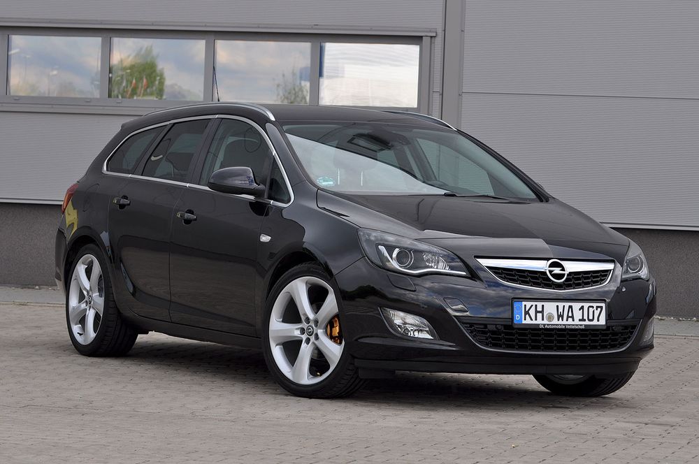 Opel Astra J 1.4 Turbo Sport 2011