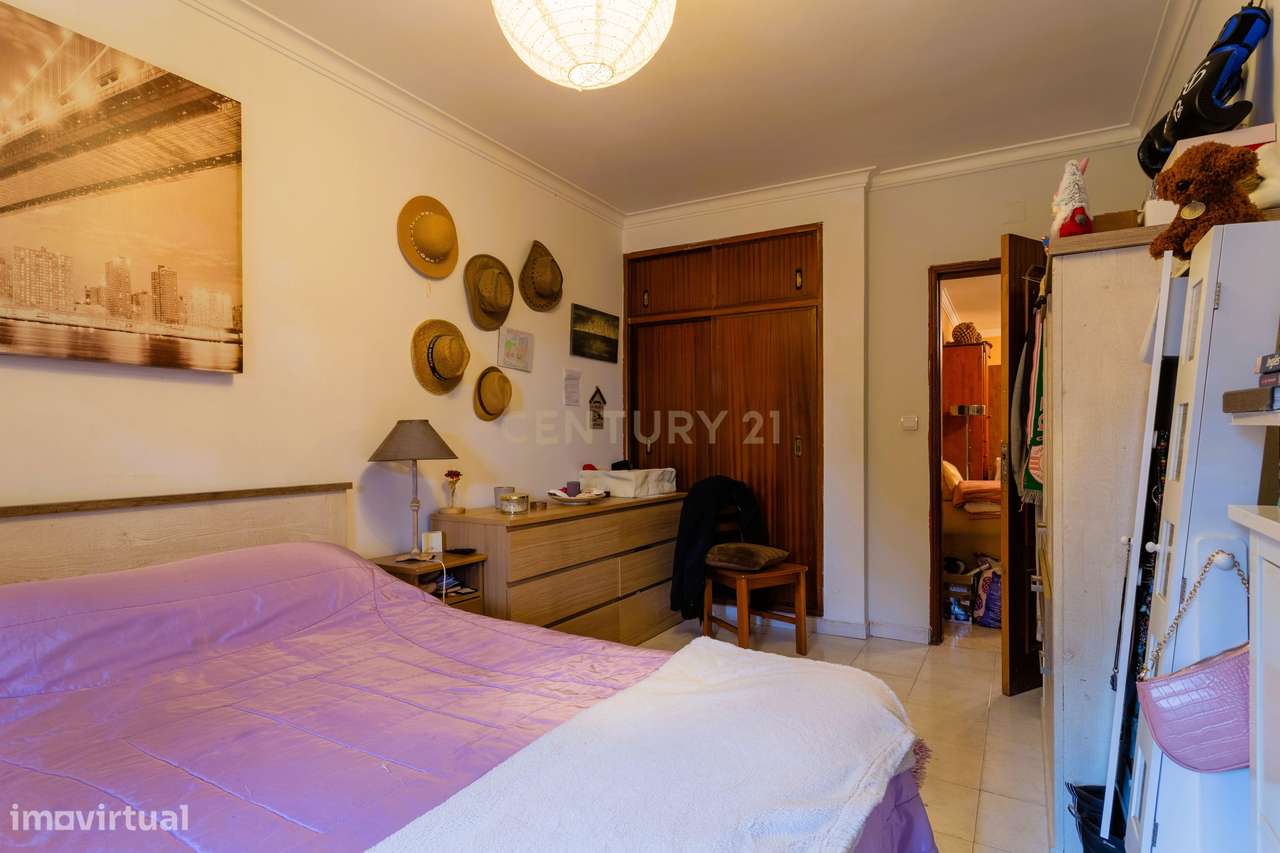 Andar de Moradia com Excelente Espaço Exterior / Terraço com 50 m² e S-23