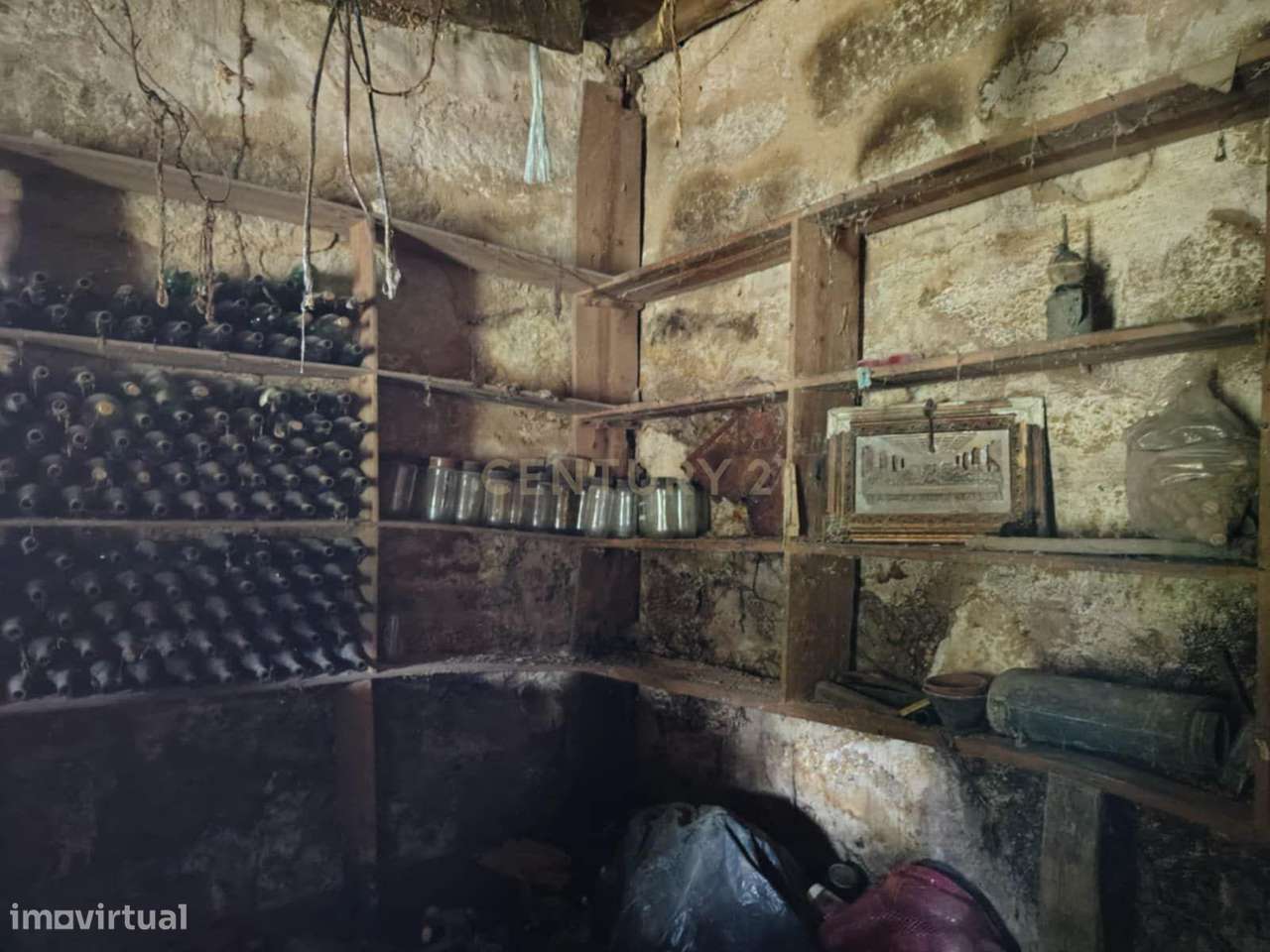 Quinta com casa e anexos em pedra - Grande imagem: 5/43