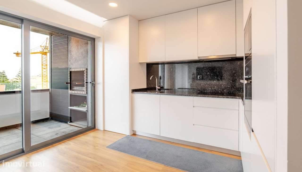 Apartamento T3 com varanda e vistas desafogadas em Leça da Palmeira-5