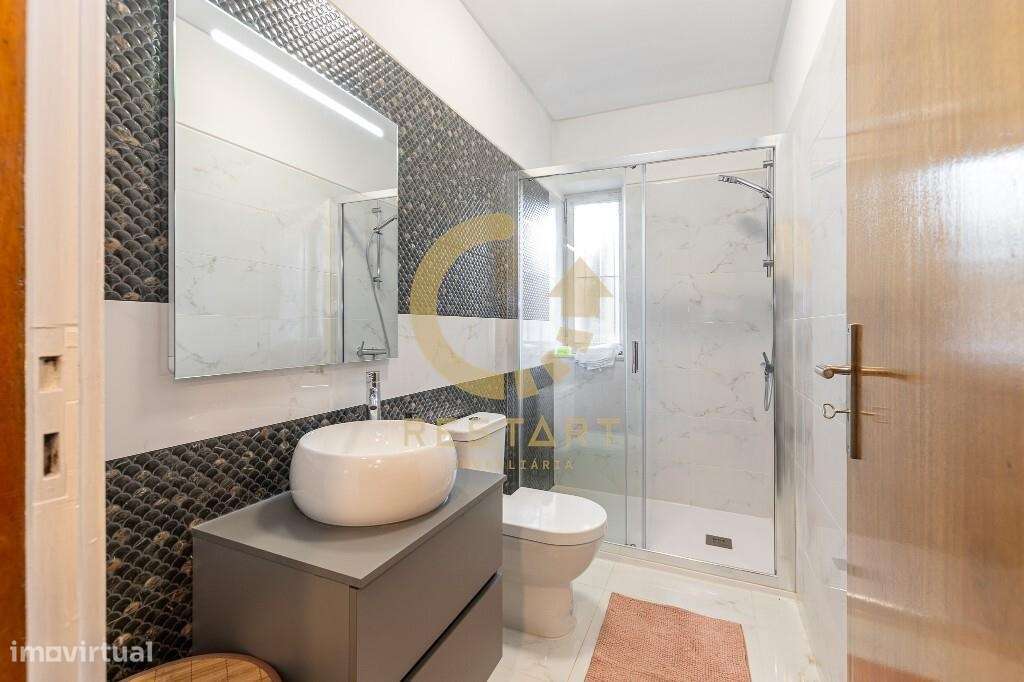 Moradia T11 Remodelada – Venda com Rendimento Garantido – Santa Luzia,-57