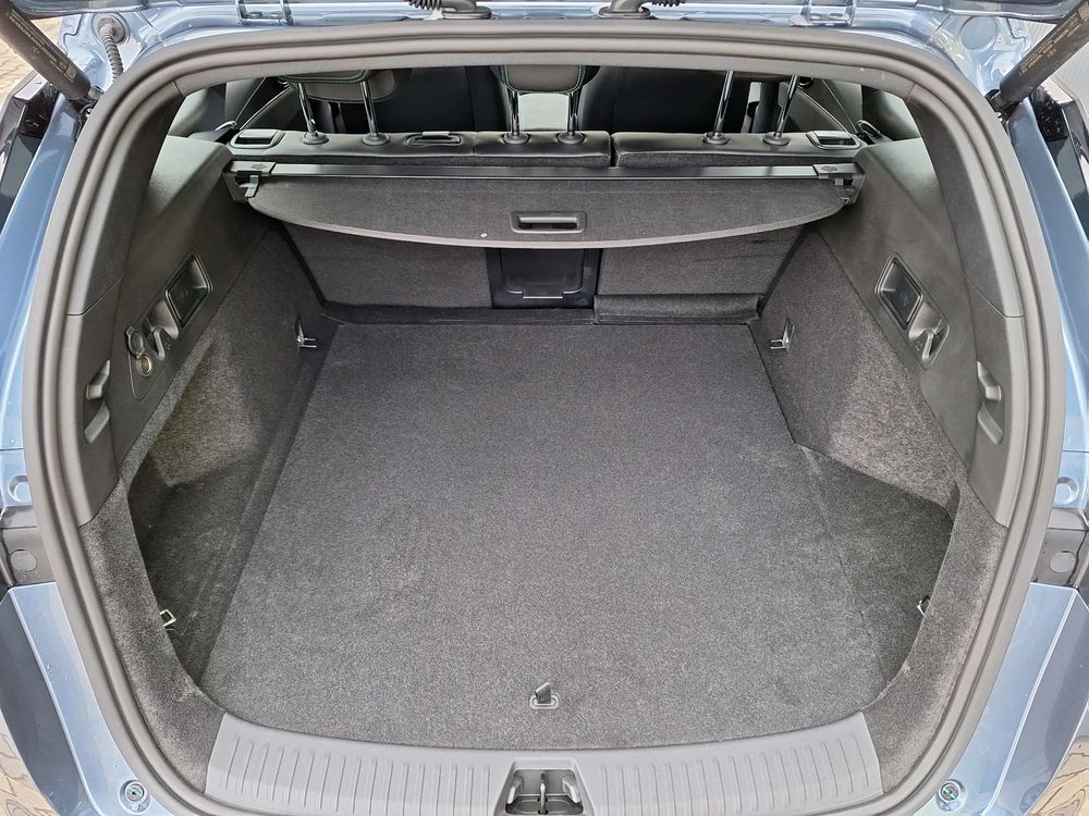 Poj. Bagażnika 675/1535 L / zasięg 1350 km / Kamera Cofania