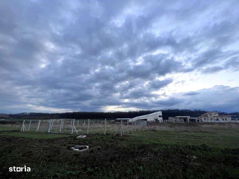 Proprietar, teren langa Padurea Verde, toate utilitatile, imprejmuit - Imagine principală: 4/6