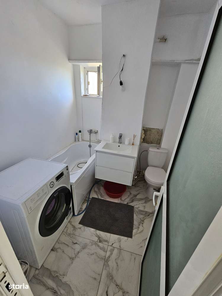 Vand ap cu 2 camere zona policlinica 2-6