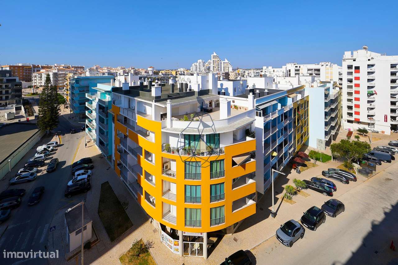 Apartamento Duplex T3 mobilado,  3 casa de banho ,Terraço, Vista Mar A-42