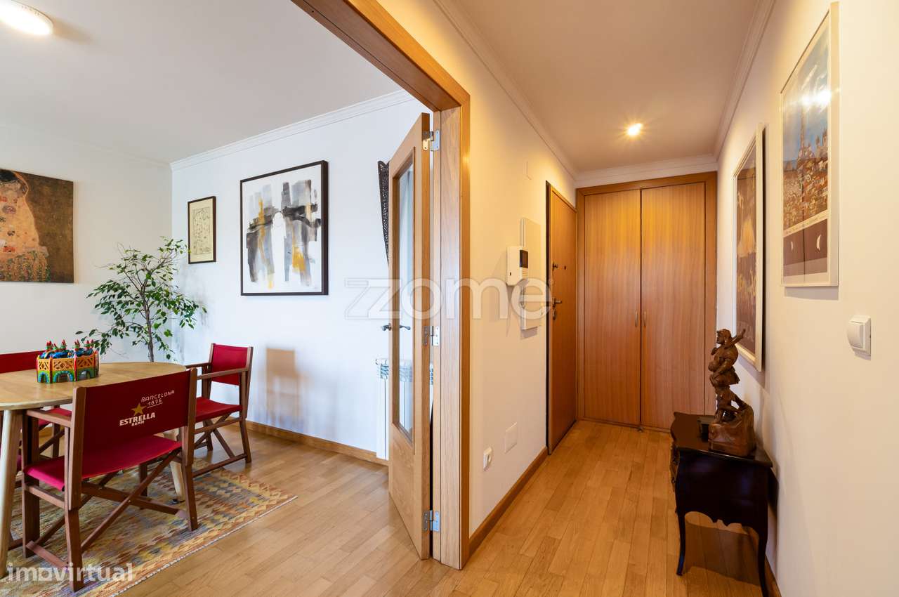 Apartamento T2 na Rua do Orfeão com vista desafogada - Grande imagem: 5/21