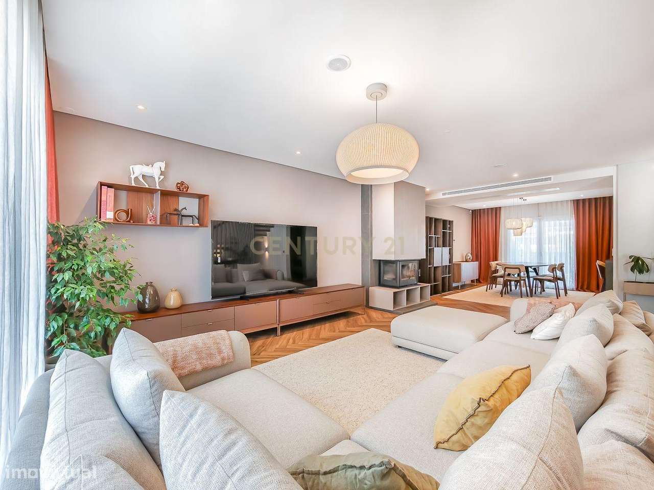 Moradia T4 em Condomínio Privado | Piscina | 6WC | Jardim | Terraço |-11
