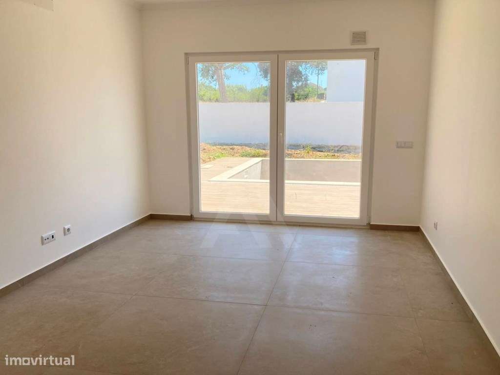 Moradia T3 com piscina junto ao centro das Caldas da Rainha-21
