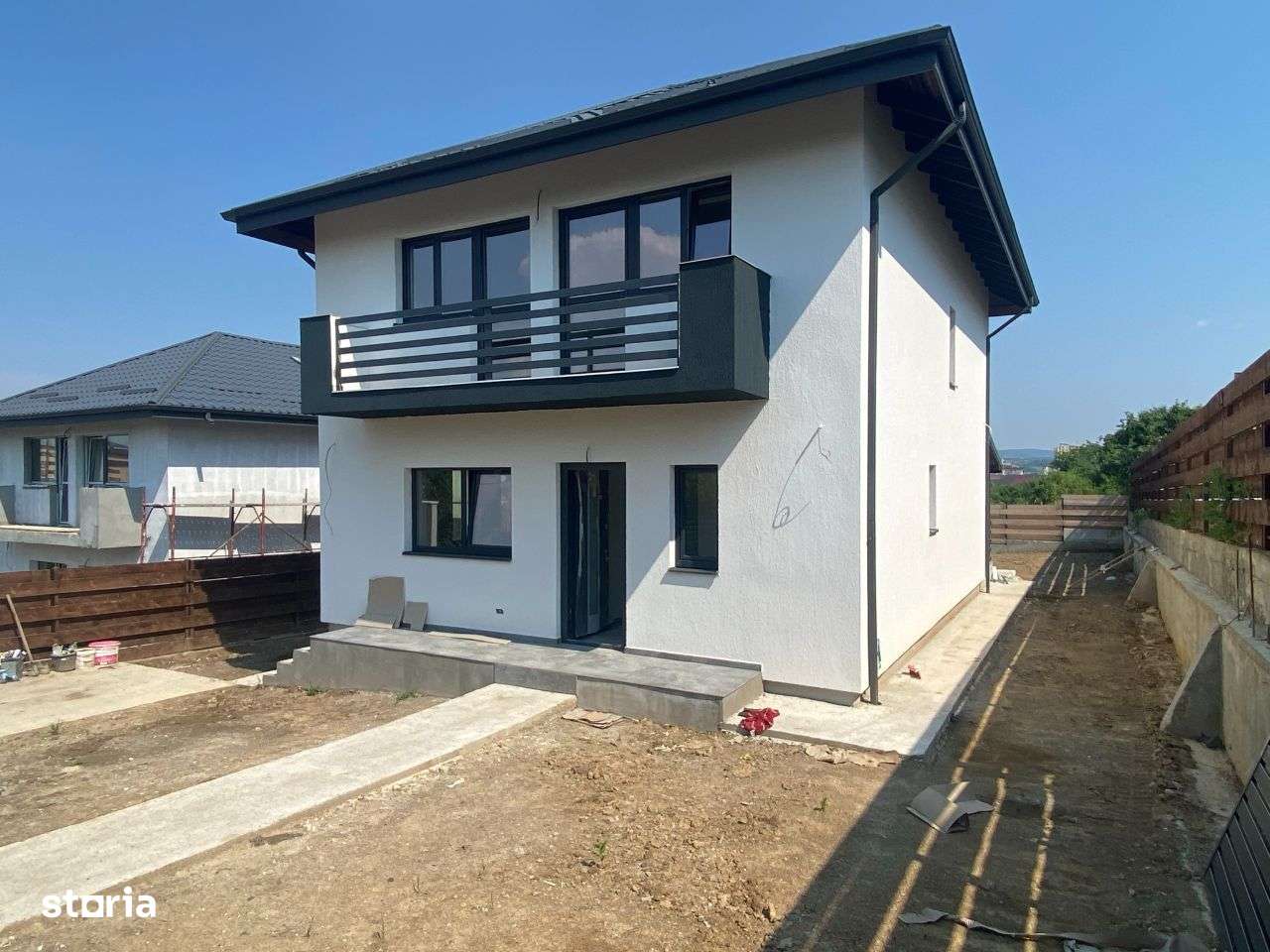 ASFALT!BECI!Incalz in pard!CANALIZ!Vila Valea Adanca (Miroslava) - Imagine principală: 1/8