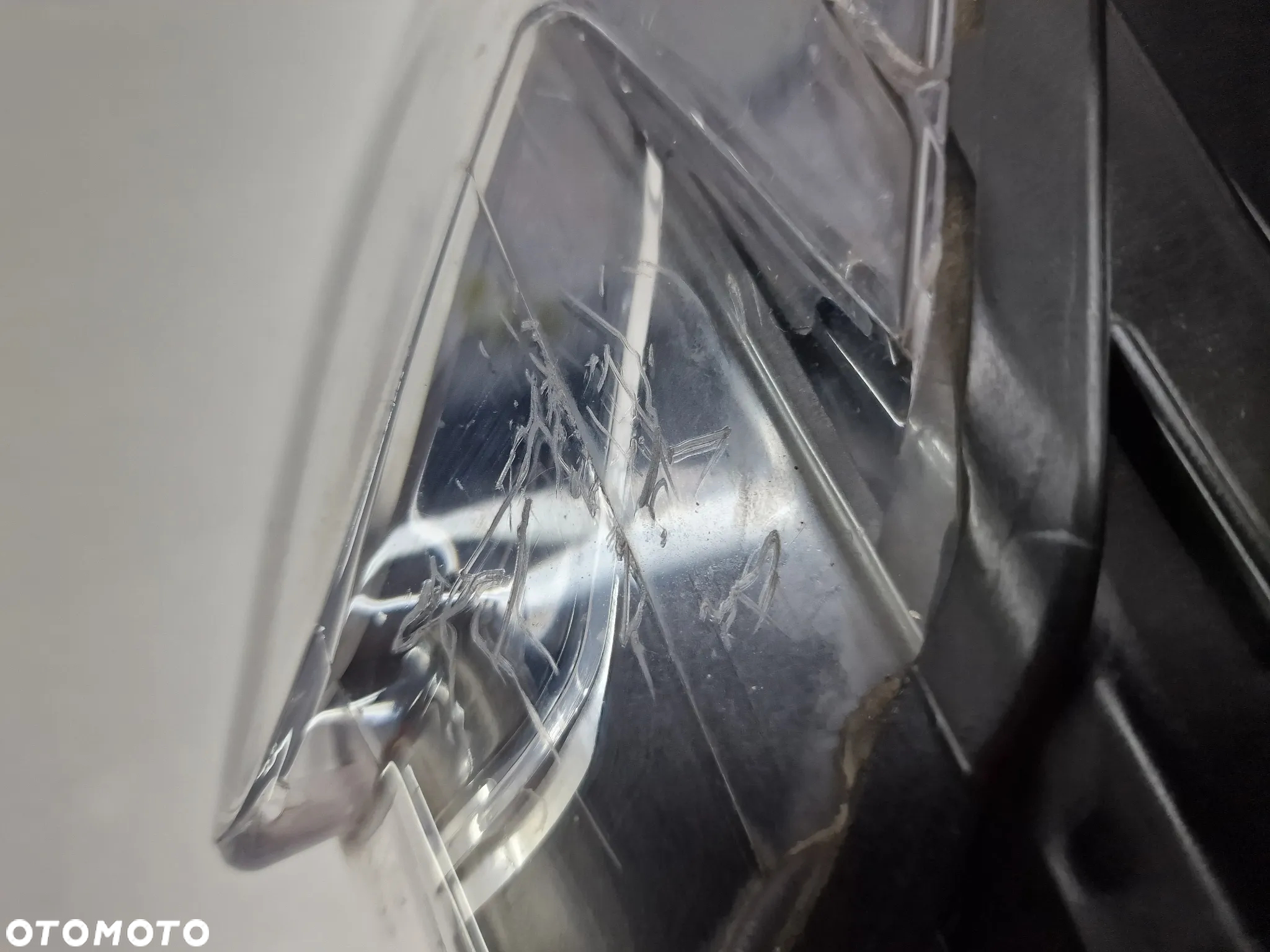 AUDI Q3 8U0 11-16 LEWA SKRĘTNA LAMPA PRZEDNIA PRZÓD BI-XENON , NR 8U0941031 , NR AUKCJI LA16 - 19