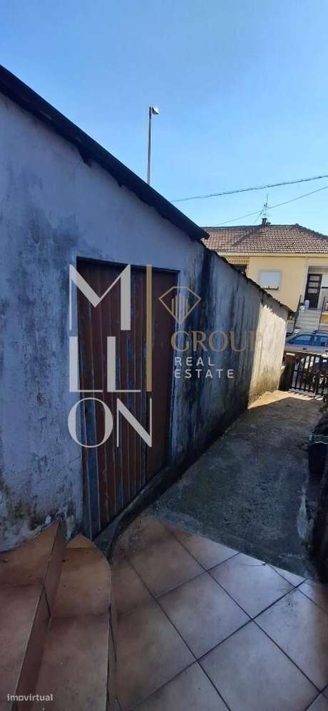 Moradia T2 bifamiliar com grande potêncial e excelente localização:-19