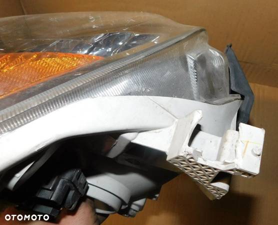 lampa prawa TOYOTA HILUX 05-11 - 8